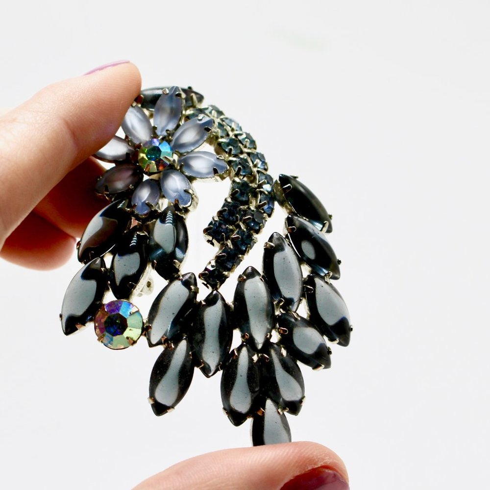 1960s Blue Rhinestone Brooch - Picture 2 of 2